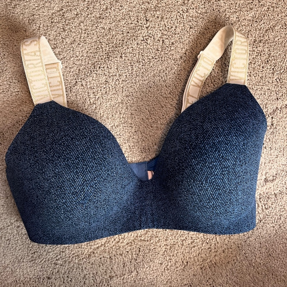 Victoria’s Secret t-shirt lightly lined bra